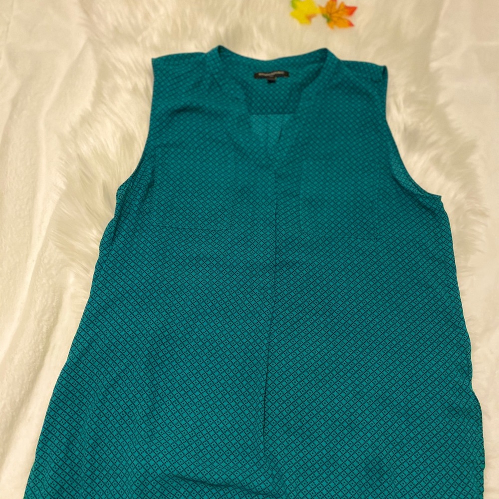 BANANA REPUBLIC v neck blouse